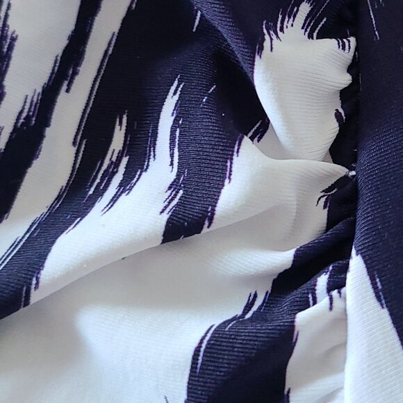 ANNECOLE LIMITED EDITION UPF50 TWIST FRONT UNDERWIRE TANKINI SWIM TOP NAVY-LARGE - Picture 8 of 10